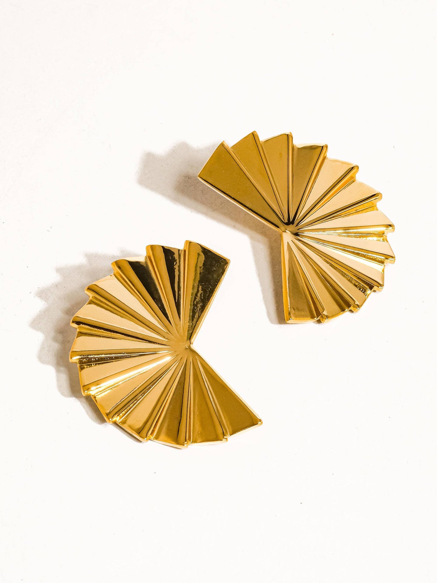 Soline 18K Gold Non-Tarnish Folded Fan Earring