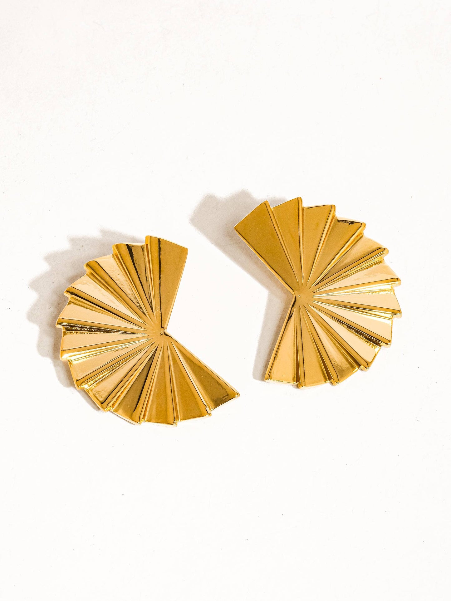 Soline 18K Gold Non-Tarnish Folded Fan Earring